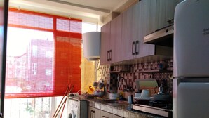 City Apartment, 1 Double Bed, Non Smoking | Private kitchen - Bel Appar Tanjabalya (Tangier)