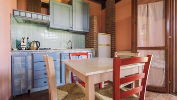 Comfort Apartment, 1 Bedroom | Private kitchen | Fridge, stovetop, cookware/dishes/utensils, freezer