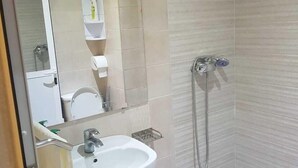 Comfort Apartment, Non Smoking | Bathroom | Shower, rainfall showerhead, free toiletries, towels - Appart bel bachir (Tangier)