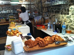 Bar à vin, restauration en plein air, ouvert tous les jours