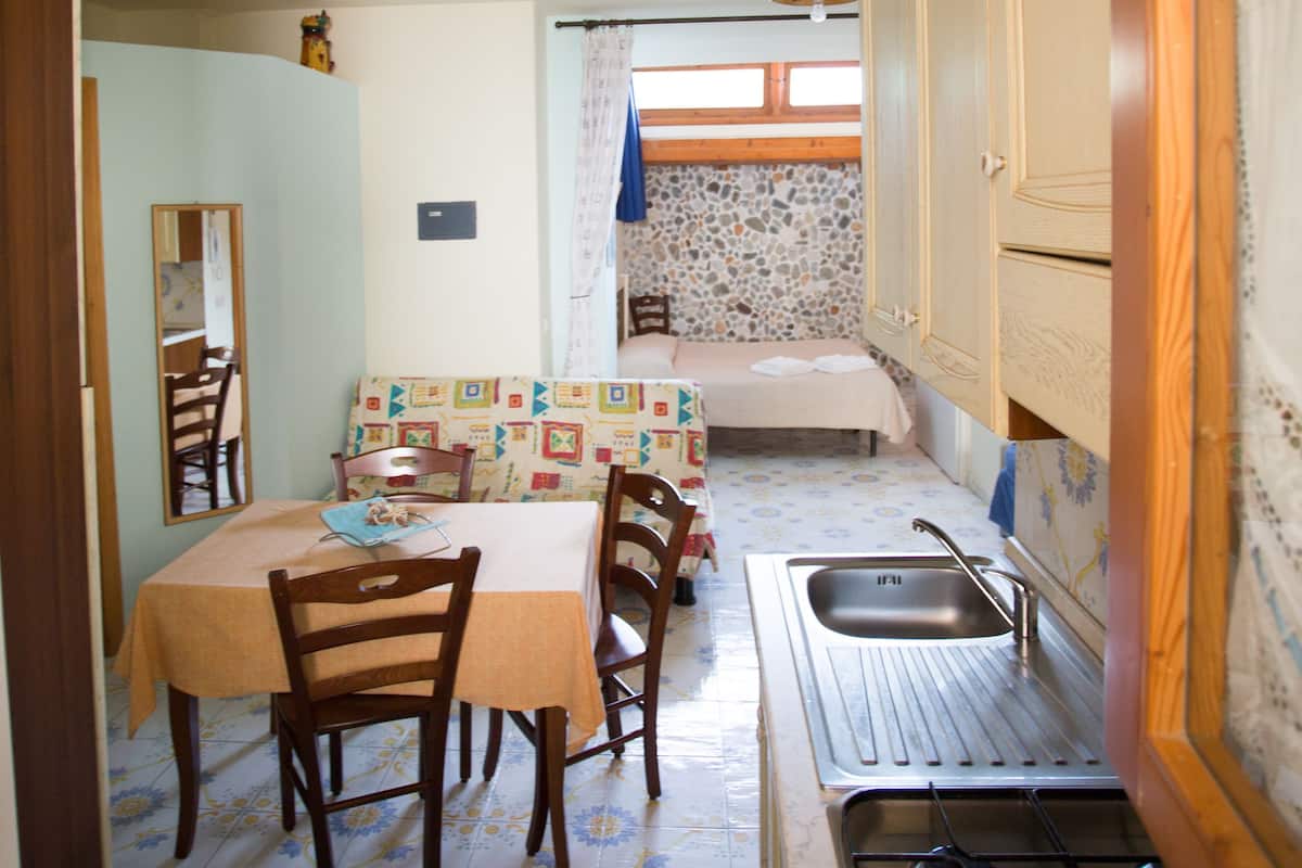 Standard Studio, 1 Double Bed with Sofa bed | Free WiFi, bed sheets