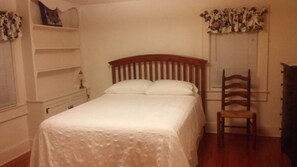 3 bedrooms, iron/ironing board, WiFi, bed sheets - Welcome to  Mabel Rose - Delightful 3 bedroom home on the Eastern Shore (Salisbury)