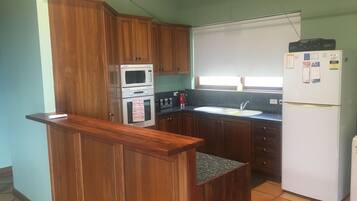 Rumah Keluarga, Beberapa Tempat Tidur, Bebas Asap Rokok | Dapur pribadi | Lemari es, microwave, oven, dan kompor