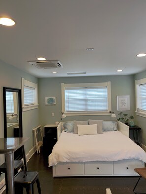 アイロン / アイロン台、WiFi (無料)、ベッドシーツ