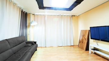 Family Ocean Room B | Living room