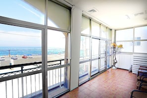 Family Ocean Room B | Balcony - Jeju Beach House (Jeju City)