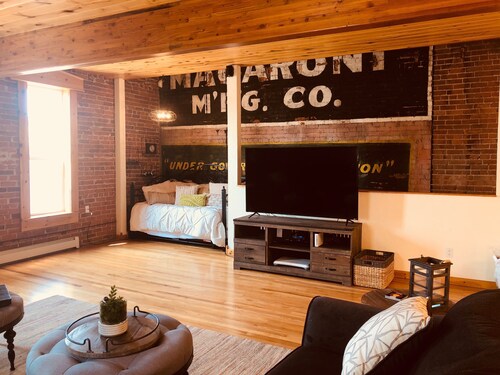 2 makuuhuonetta, 1 kylpyhuone Townhouse Firenzen keskustassa!