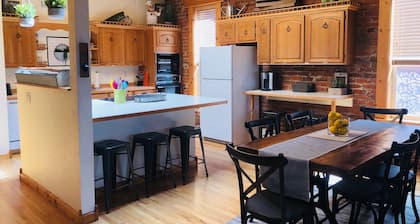 2 Bedroom, 1 Bath Townhouse in Historic Downtown Florence!