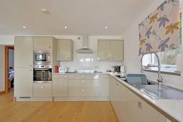 Frigorífic, microones, forn i placa de cuina