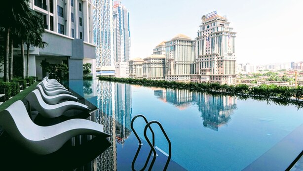 Infinity pool - BFF @ The Mews (Kuala Lumpur)