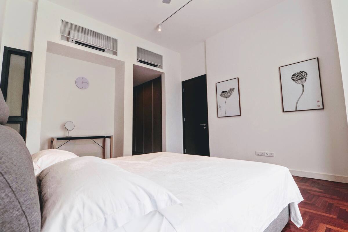 Soundproofing, iron/ironing board, free WiFi, bed sheets