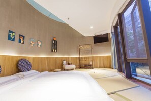 트래디셔널 더블룸 | 암막 커튼, 무료 WiFi, 침대 시트