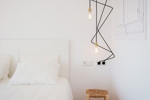 2 habitaciones, tabla de planchar con plancha y cuna de viaje 