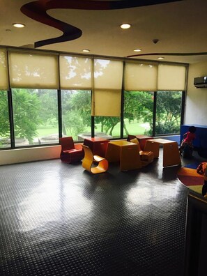 Children’s play area – indoor - 2 Bedroom Bellagio Towers by Stays PH (Taguig)