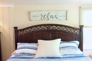 Premier House, 2 Bedrooms, Refrigerator & Microwave, Partial Lake View | 2 bedrooms, premium bedding, individually decorated