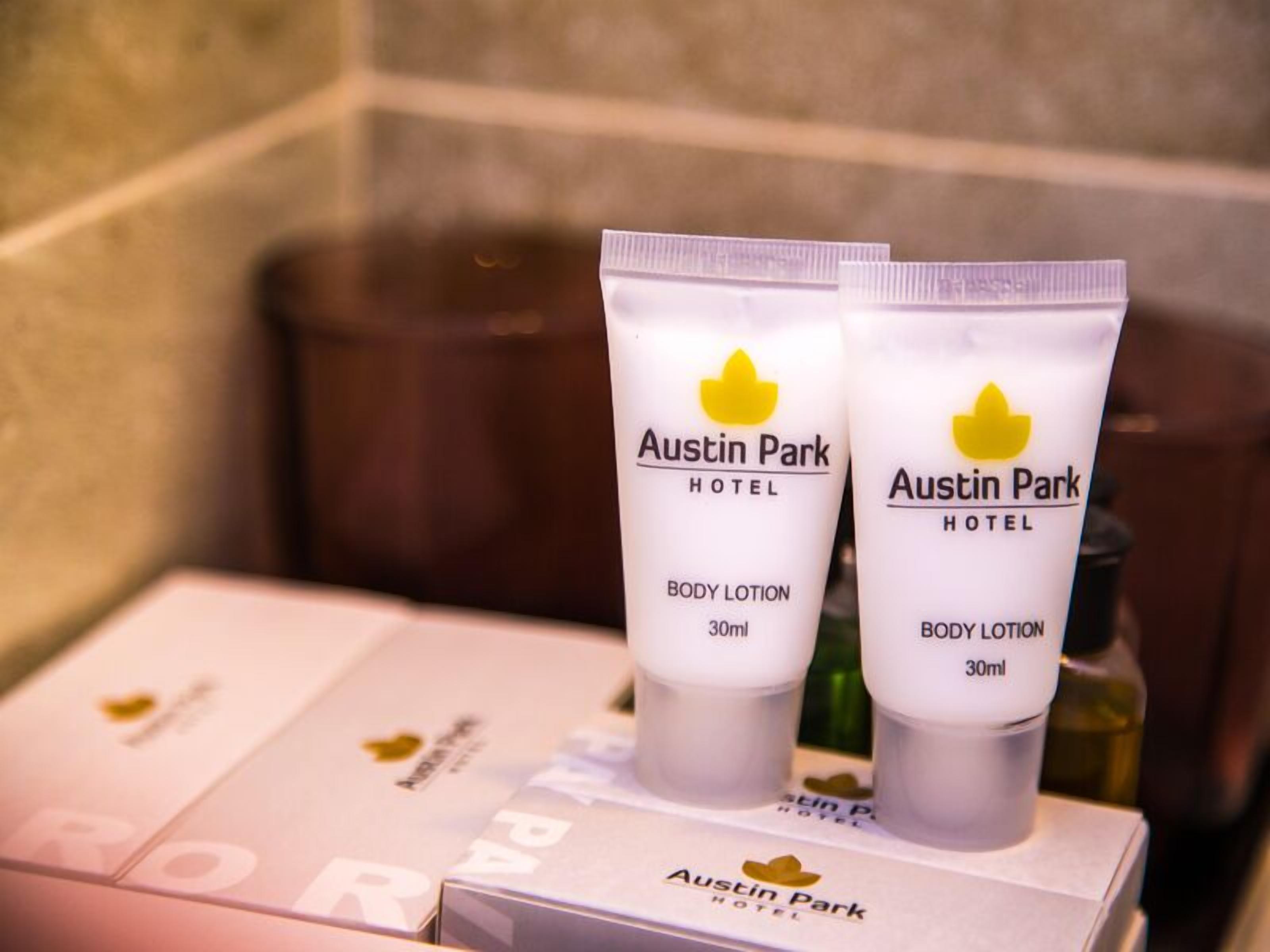 shower, rainfall showerhead, free toiletries, hair dryer