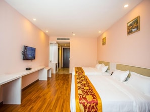In-room safe, desk, soundproofing, iron/ironing board - Austin Park Hotel (Johor Bahru)