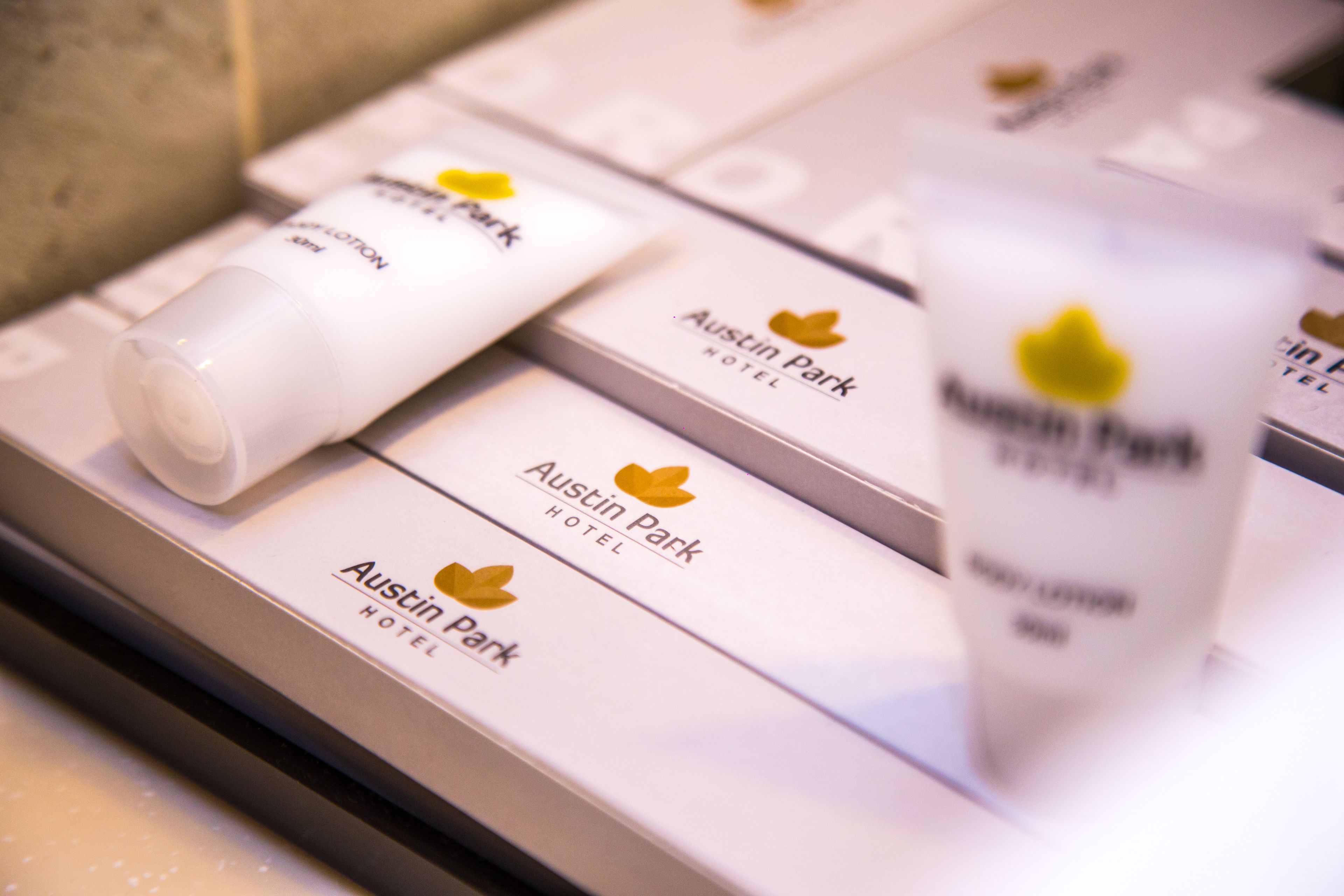 shower, rainfall showerhead, free toiletries, hair dryer