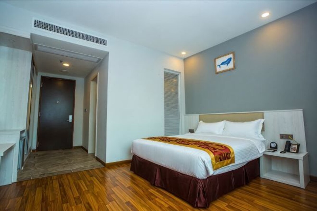 In-room safe, desk, soundproofing, iron/ironing board (on request)
