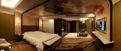 Habitación doble superior | Caja de seguridad en la habitación, escritorio y cortinas blackout