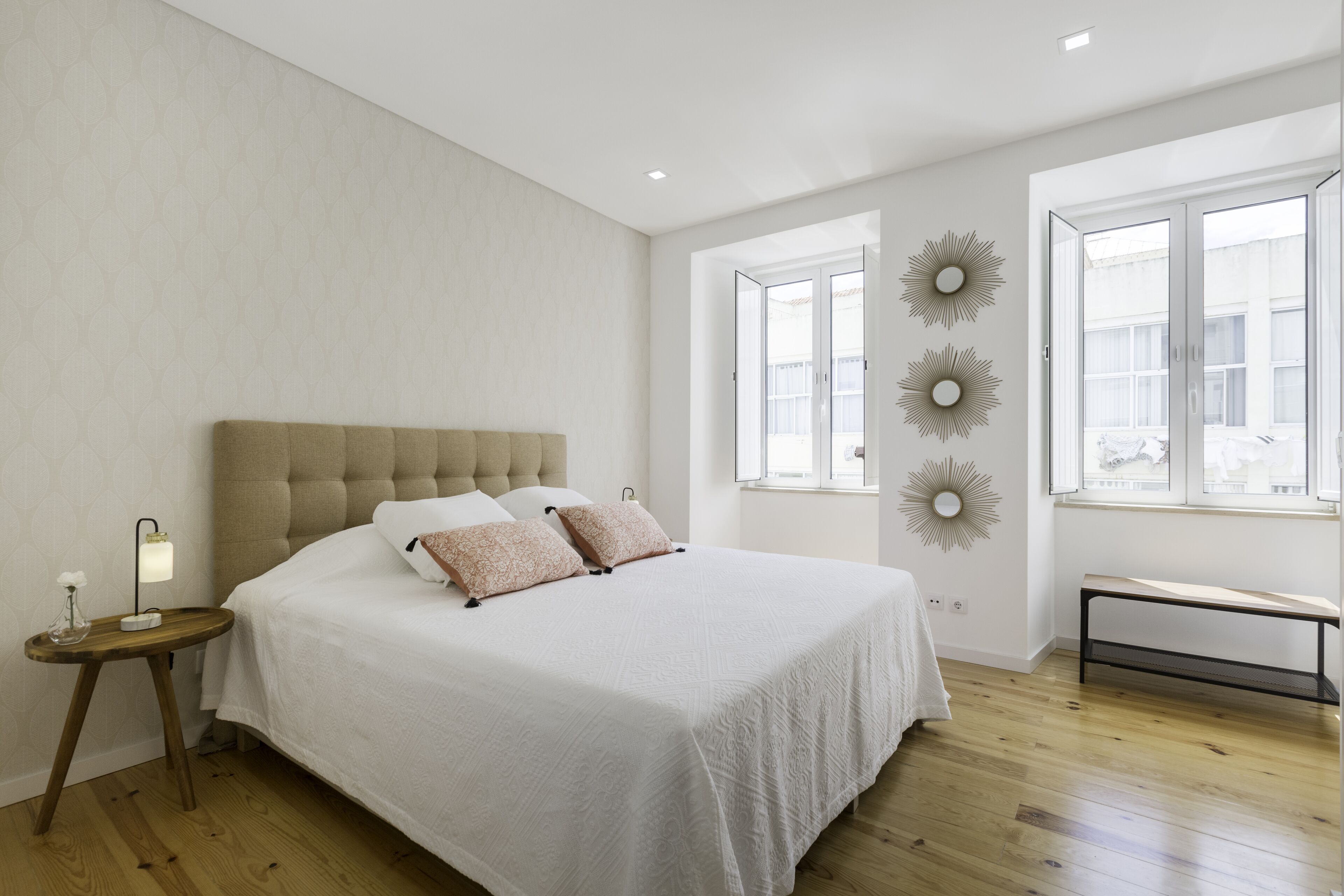 2 室のベッドルーム、アイロン / アイロン台、WiFi (無料)、ベッドシーツ