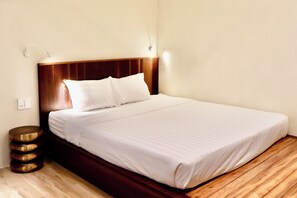 Superior Room | Premium bedding, pillowtop beds, desk, laptop workspace - Soleil House (Hue)
