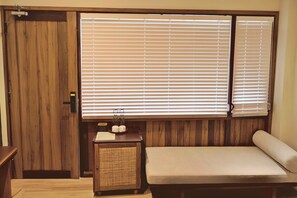 Habitación superior | Ropa de cama de alta calidad, camas con pillow-top y escritorio 