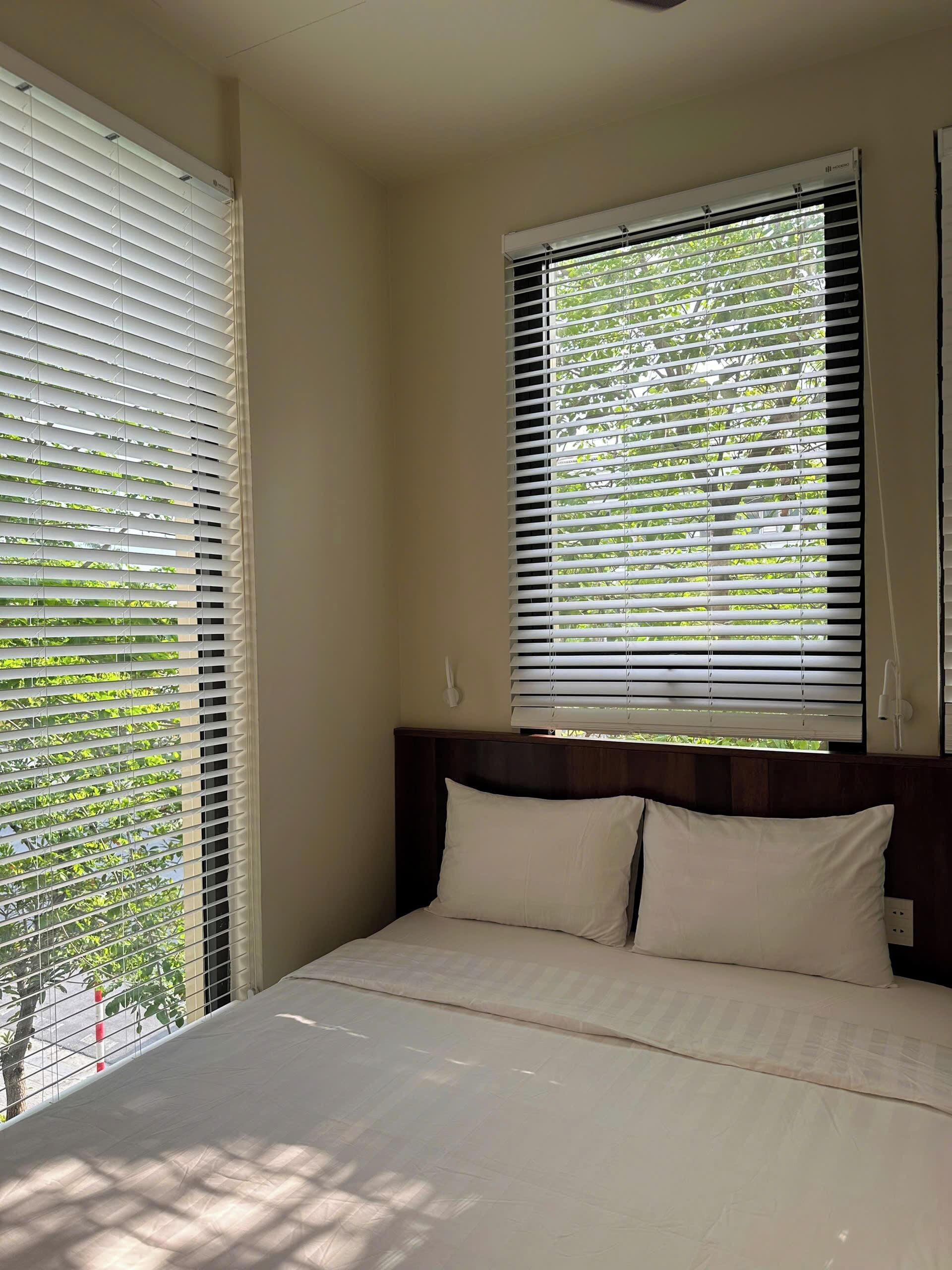 Economy Room | Premium bedding, pillowtop beds, desk, laptop workspace