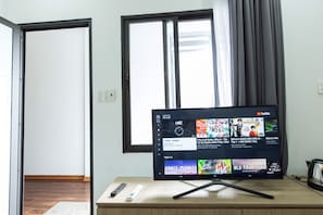 Rom – superior | Sengetøy av topp kvalitet, senger med overmadrass og skrivebord