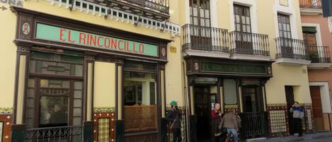 A building with a sign reading "EL RINCONCILLO".