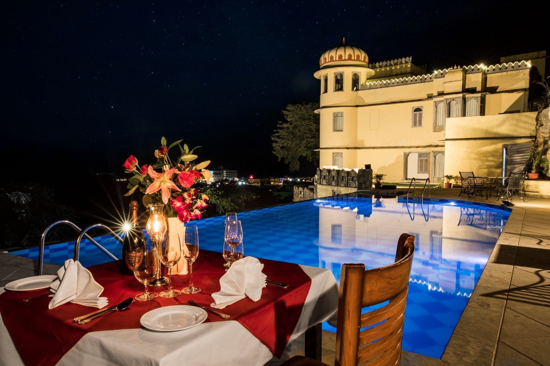 حمّام سباحة خارجي