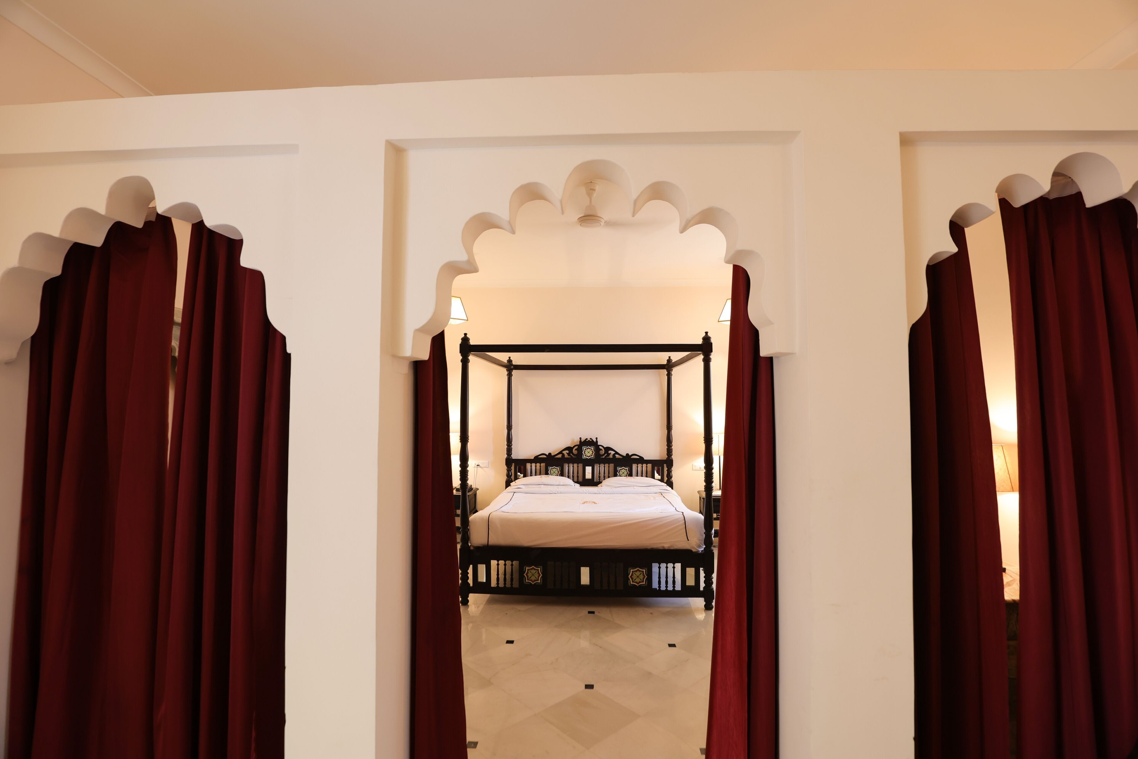 1 غرفة نوم وخزنة داخل الغرفة ومكتب وستائر تعتيم