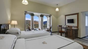 Deluxe Room | 1 bedroom, in-room safe, desk, blackout curtains