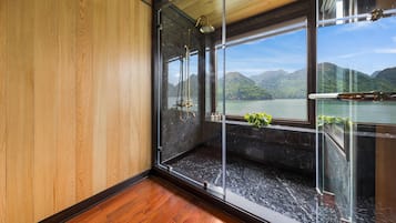 Suite (Queen Regent) | Baño | Tina con regadera, tina profunda, amenidades de baño gratuitas