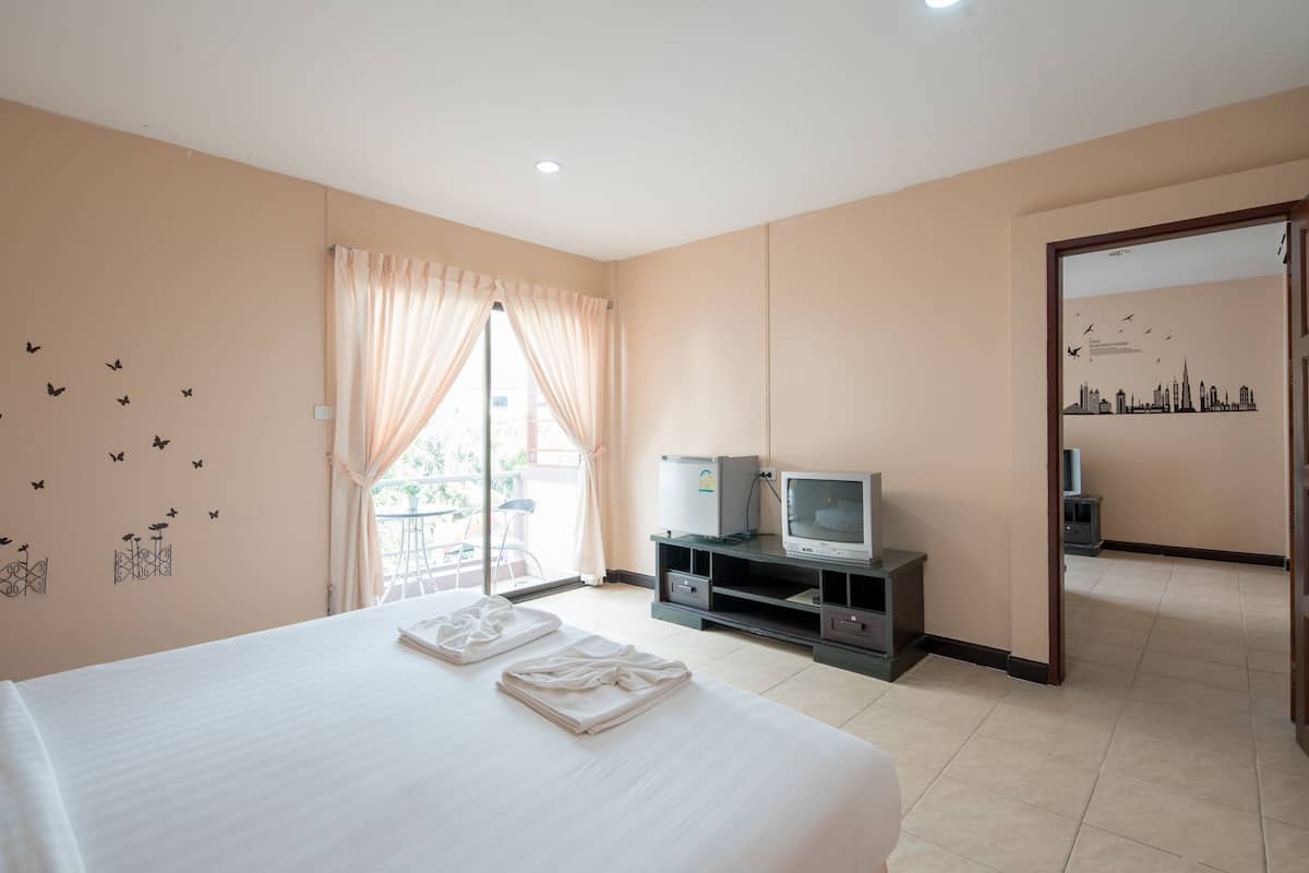 Minibar, in-room safe, desk, blackout drapes