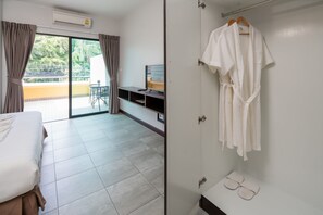 Deluxe appartement, 1 slaapkamer | Uitzicht op straat