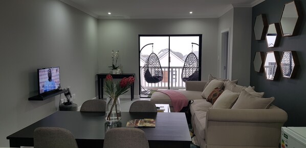 Apartament, diversos llits, no fumadors | Sala d'estar