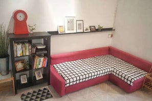 Lobby sitting area - Houselet Hostel (Shenzhen)