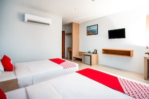 Deluxe Twin Room, Sea View | Desk, soundproofing, free WiFi, bed sheets