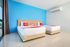 Superior Twin Room - De Blue At Sea Rawai Hotel (Rawai)