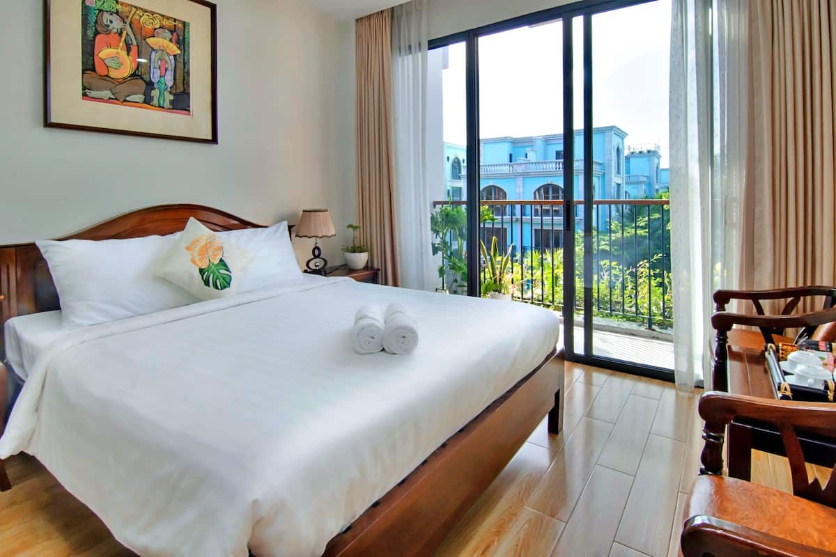 Camera Deluxe con letto matrimoniale o 2 letti singoli, balcone | Biancheria da letto di alta qualità, una scrivania, postazione laptop