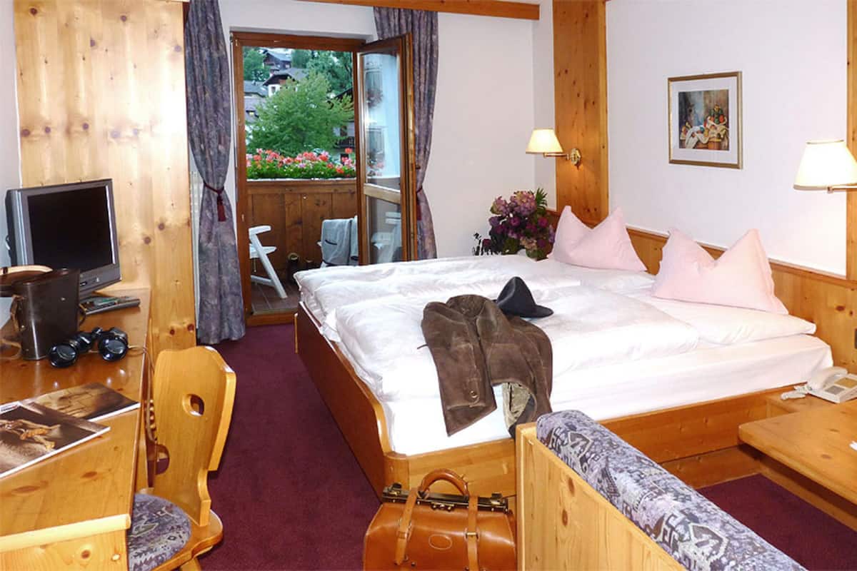 Hypo-allergenic bedding, down duvets, in-room safe