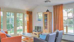 A living room with a TV, sofa, and cabinet. - Amazing home in Hoge Hexel with WiFi (Hoge Hexel)