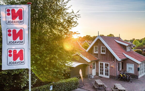 Exterior - Nice home in Hoge Hexel with WiFi (Hoge Hexel)