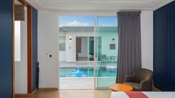 In-room safe, soundproofing, free WiFi, bed sheets