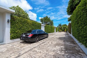 Free self-parking - Phuket La Siesta, Naiharn Beach (Rawai)