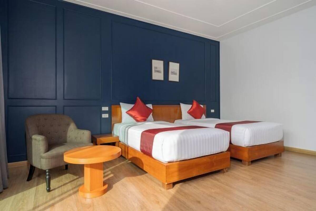 In-room safe, soundproofing, free WiFi, bed sheets