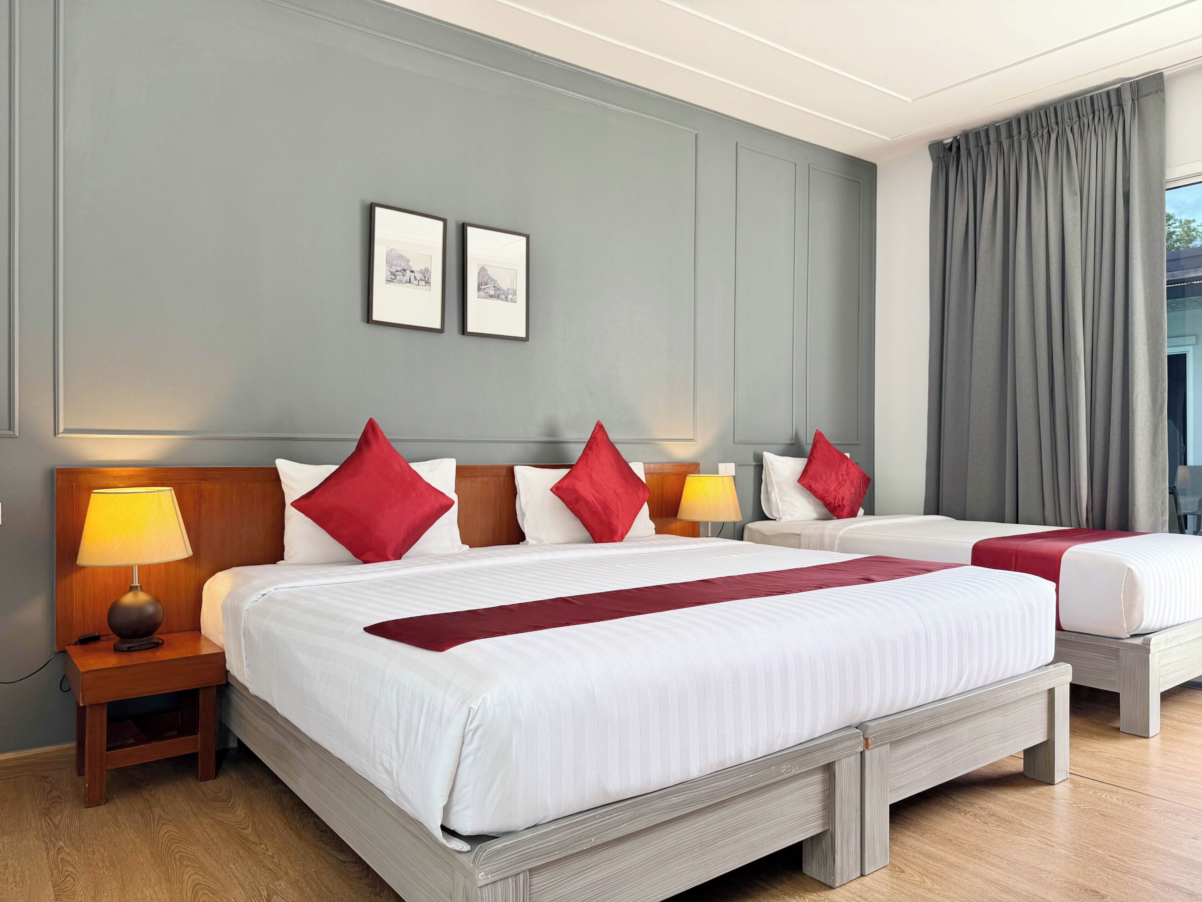 DeLuxe Family Room with Pool Access | In-room safe, soundproofing, rollaway beds, free WiFi