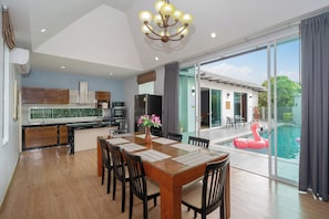 Full-size fridge, microwave, dishwasher, electric kettle