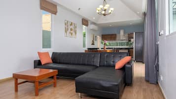 Four Bedrooms Pool Villa | Wohnzimmer | Flachbildfernseher